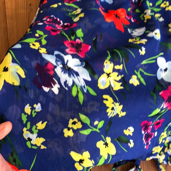 Cute sheer top with cut out arms - Picture 2 of 3